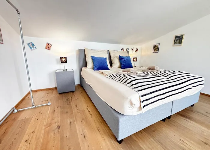 Holiday home Hideout Villas, 3 Bedrooms, Free Parking, Garden Area, Terrace *