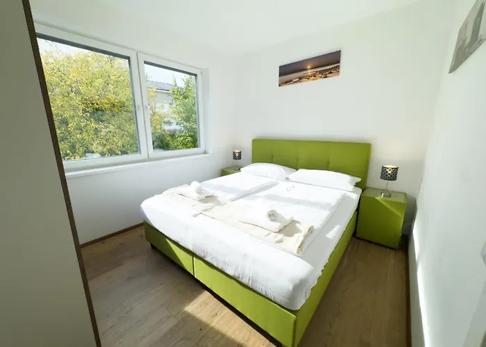 Holiday home Hideout Villas, 3 Bedrooms, Free Parking, Garden Area, Terrace *