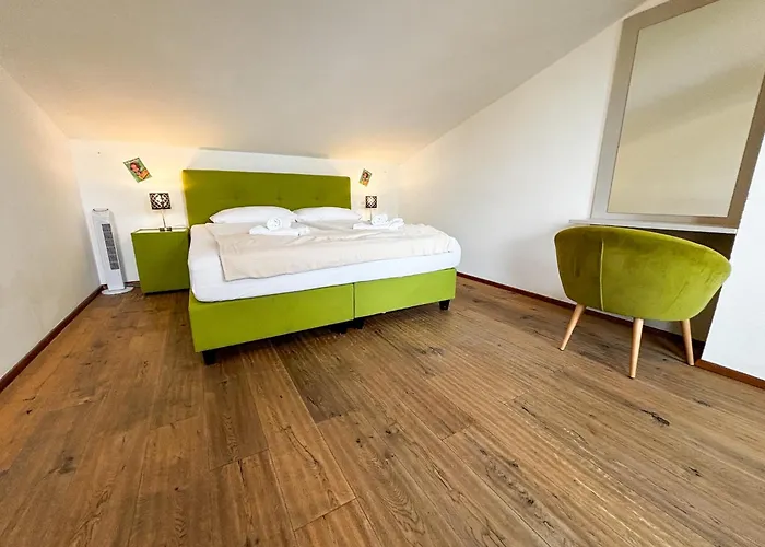 Holiday home Hideout Villas, 3 Bedrooms, Free Parking, Garden Area, Terrace *